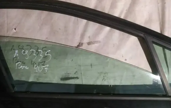 Peugeot 407 Front door window glass four-door as2