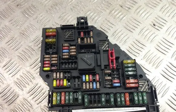 BMW 5 F10 F11 Fuse module 9234424