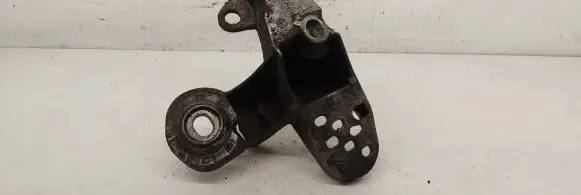 Engine mounting bracket