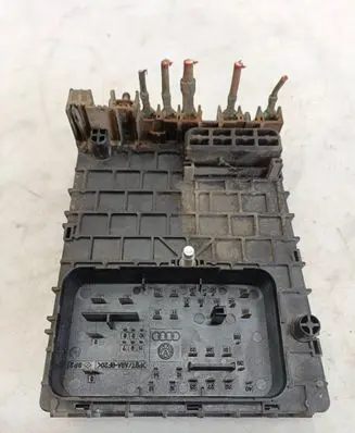Volkswagen PASSAT B6 Fuse module 3C0937125 63592777 35357576
