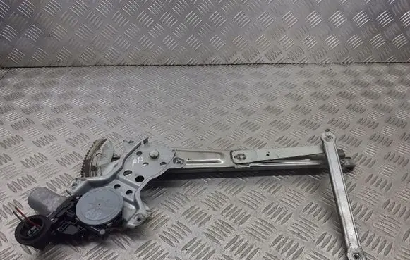 Suzuki Swift I Front door window regulator with motor