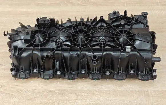 BMW 8 G16 Intake manifold 8647977