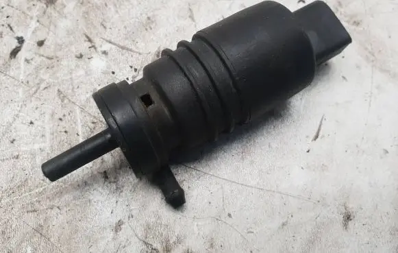 BMW 3 E36 Windscreen/windshield washer pump A32B6F30