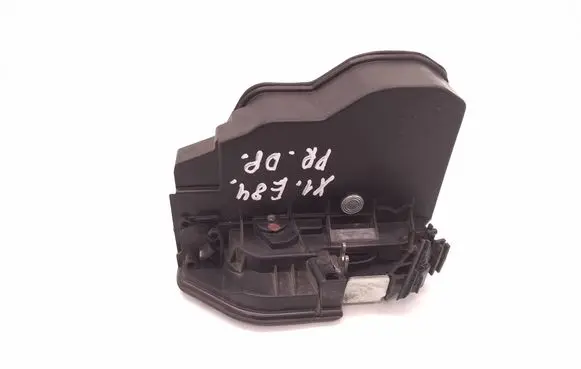 BMW X1 E84 Front door lock 7229458