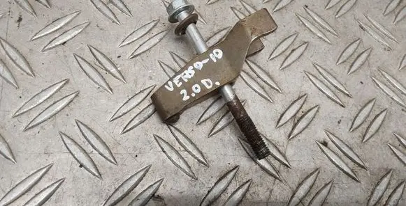 Toyota Verso Fuel Injector clamp holder 
