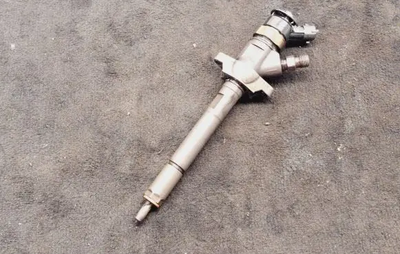 Volvo S80 Fuel injector 0445110297