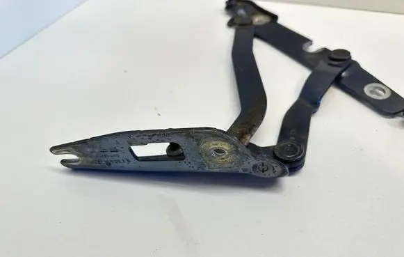 Audi A4 S4 B7 8E 8H Tailgate/trunk/boot hinge 8e5827302C