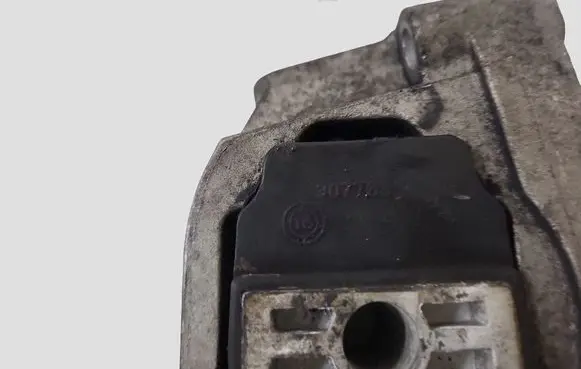 Volvo XC90 Engine mount bracket 30776354