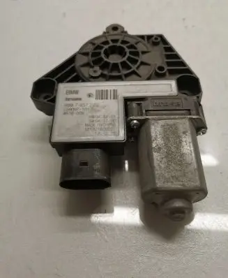 BMW X3 G01 Front door window regulator motor 7457249