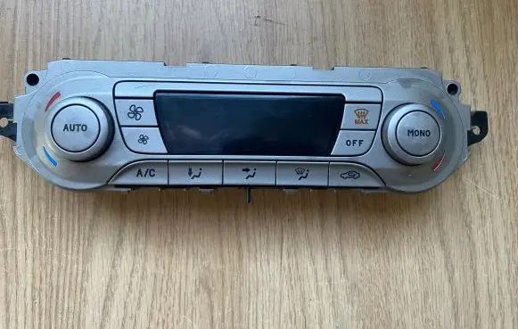 Ford Focus Climate control unit 7M5T18C612CE