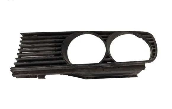 BMW 3 E30 Under headlight/headlamp trim 18760920