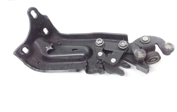 Seat Alhambra (Mk2) Sliding door lower roller guide/hinge 7N0843397C