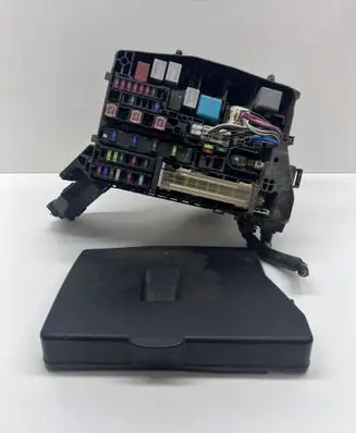 Toyota Verso Fuse box set 821110FB90 16U011002453