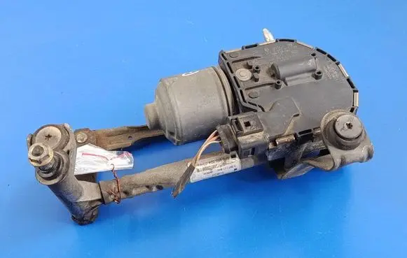 Front wiper linkage and motor