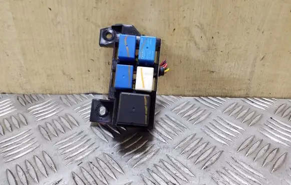 KIA Sorento Relay mounting block 913453E092