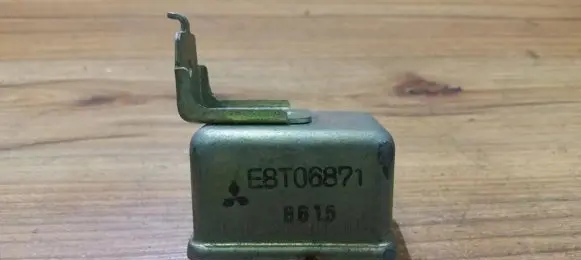 Mitsubishi Colt Other relay E8T06871 8615