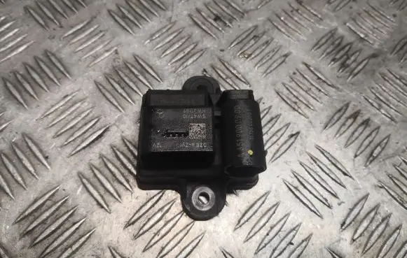 Mercedes-Benz E A207 Glow plug pre-heat relay 6519000900 A6519000900