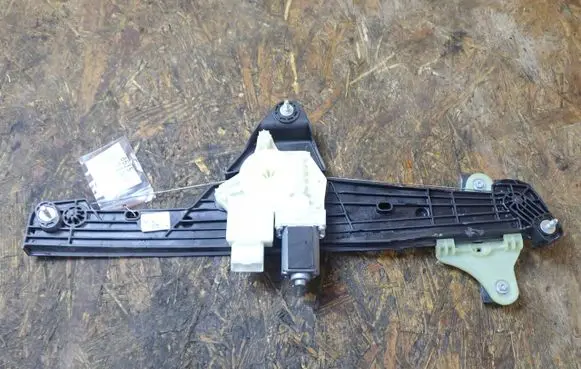 Renault Clio V Front door electric window regulator 807201776R