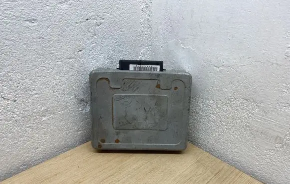 Volvo V70 Engine control unit/module 1TEU004083 T98190017 P30824403