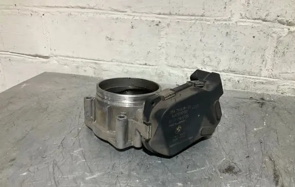 BMW 5 E60 E61 Throttle valve 7556118 A2C53112155