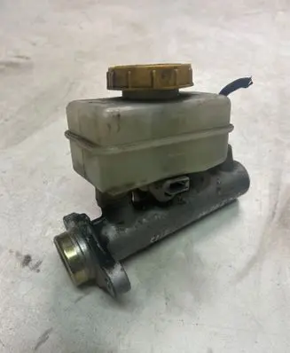Subaru Impreza II Master brake cylinder 
