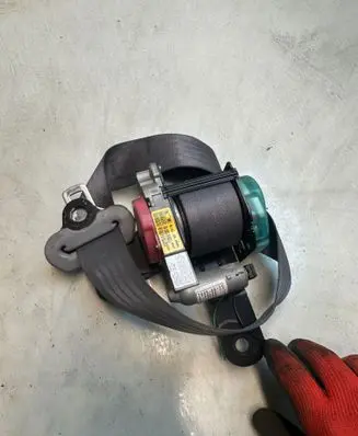 Mitsubishi Canter Front seatbelt
