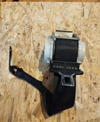 Mercedes-Benz C W204 Middle seatbelt (rear) 33053533A 10111302