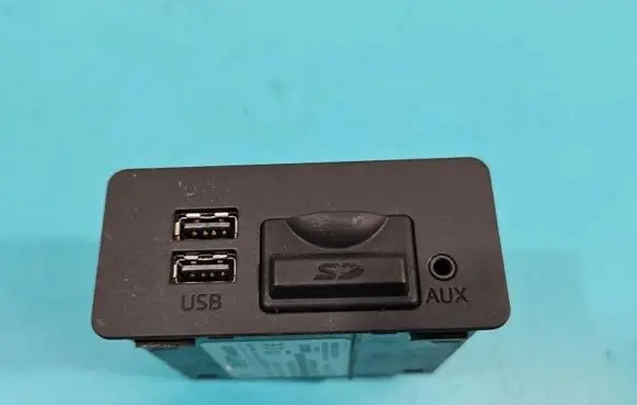 Mazda 3 III USB socket connector BHP1-669U0 IMPRK1383353