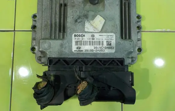 Hyundai ix35 Engine control unit/module 0281031420