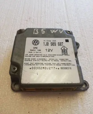 Volkswagen PASSAT B7 Airbag control unit/module 1J0909607 5WK4199 06990316