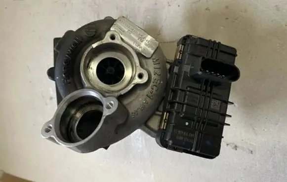 BMW M5 Supercharger 8590917