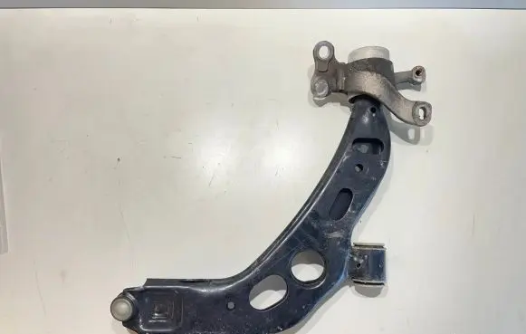 BMW 1 F40 Front lower control arm/wishbone 6682843