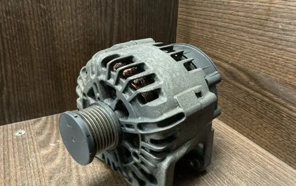 Opel Movano B Generator/alternator 8200854119 2606190A