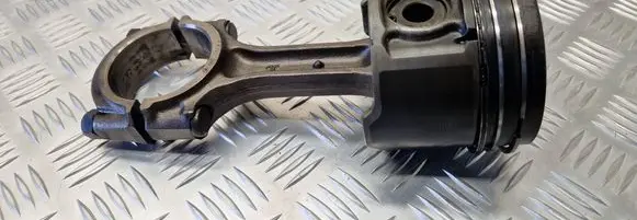 KIA Carnival Piston with connecting rod