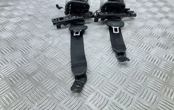 Skoda Octavia Mk3 (5E) Front seatbelt 5E0857702 5E0857701