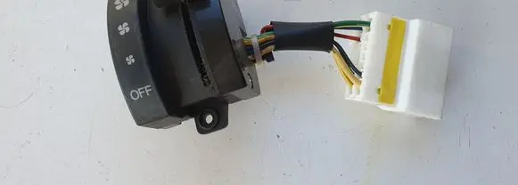 Hyundai Santa Fe Interior fan control switch 