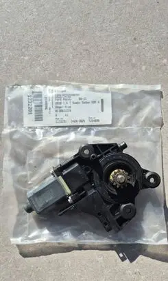 Ford Focus Front door window regulator motor 1347884