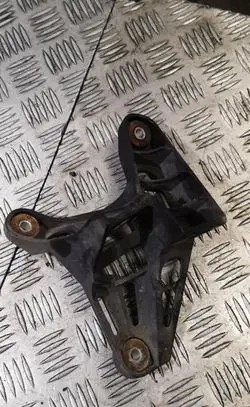 Volkswagen PASSAT B6 Gear shift cable bracket 1k0711789g