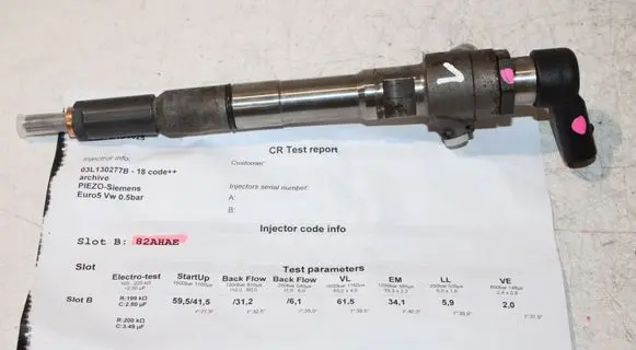 Volkswagen Caddy Fuel injector 03L130277B