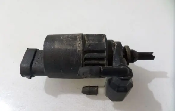 Renault Laguna I Windscreen/windshield washer pump 7700821782