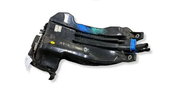 Audi Q7 4M AdBlue liquid reservoir 4M0131878BE 4M0131878