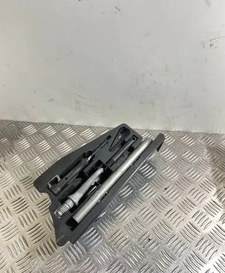 Audi A6 S6 C6 4F Tool set 4F5012111A