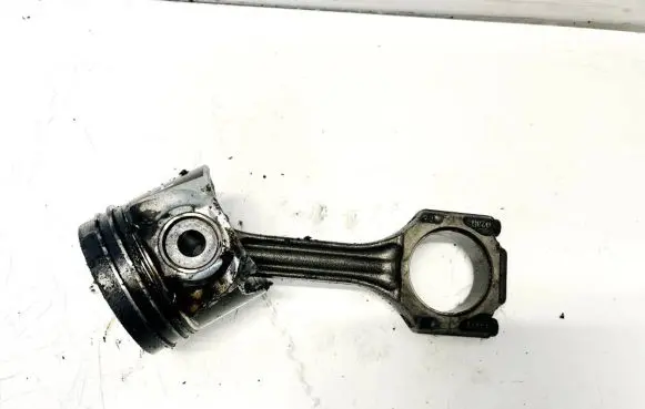 Volkswagen PASSAT B5 Piston with connecting rod