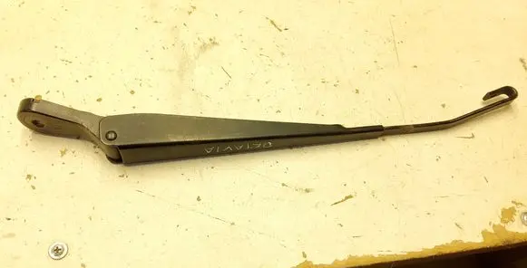 Skoda Octavia Mk1 (1U) Rear wiper blade arm 1U6955706A