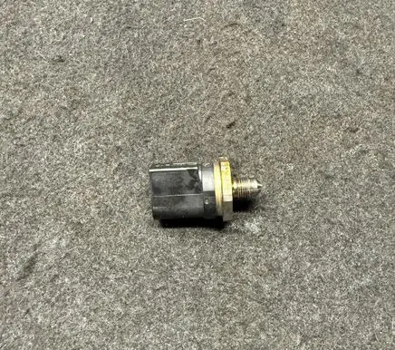 BMW 4 F32 F33 Fuel pressure sensor 7620946