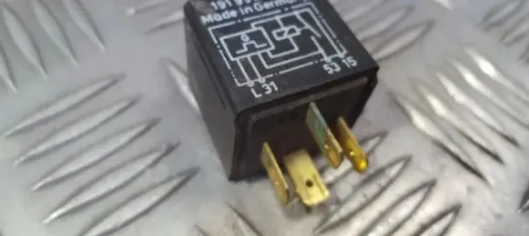 Volkswagen Jetta II Other relay 00571900 005719-00