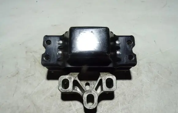 Volkswagen PASSAT B6 Engine mount bracket 3C0199555R