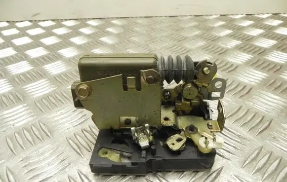 Iveco Daily 45 - 49.10 Front door lock A0504X6 T4681