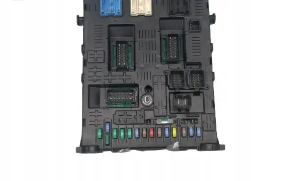 Peugeot 5008 Fuse box set 9678476880