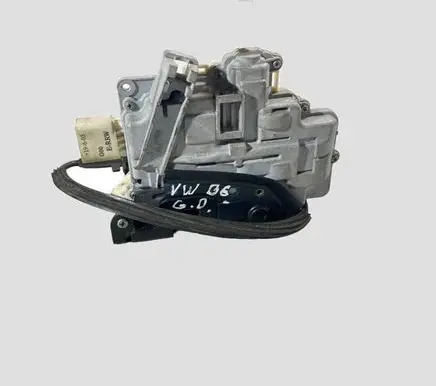 Volkswagen PASSAT B6 Rear door lock 3C4839016A